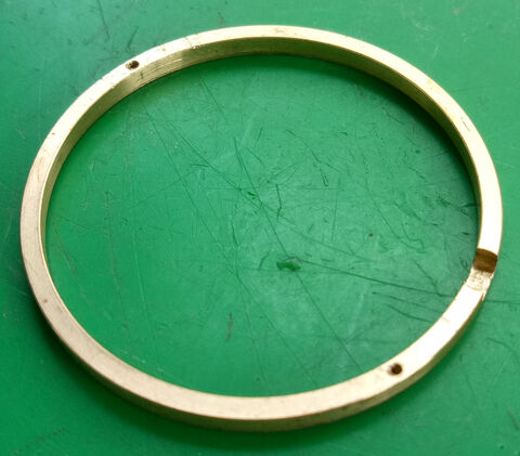 Fixing ring for the movement in original condition.